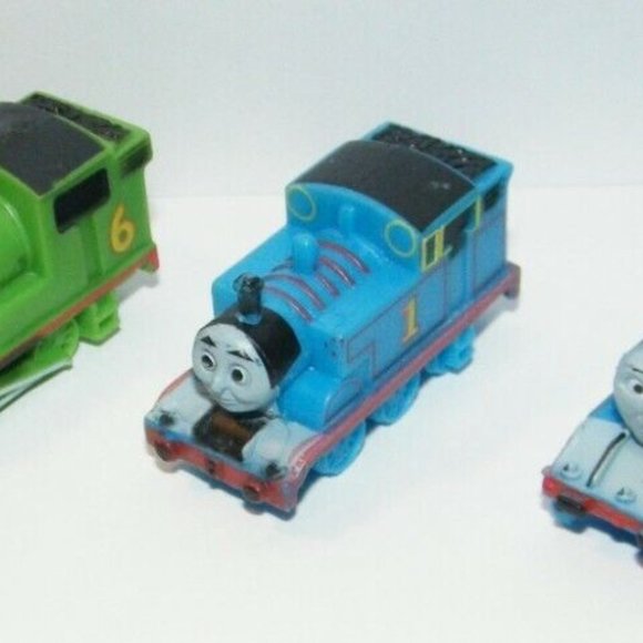 Thomas the Tank Engine Figure Set of 14 Toy Kit with 10 Figures All Plastic Fun - Picture 4 of 7